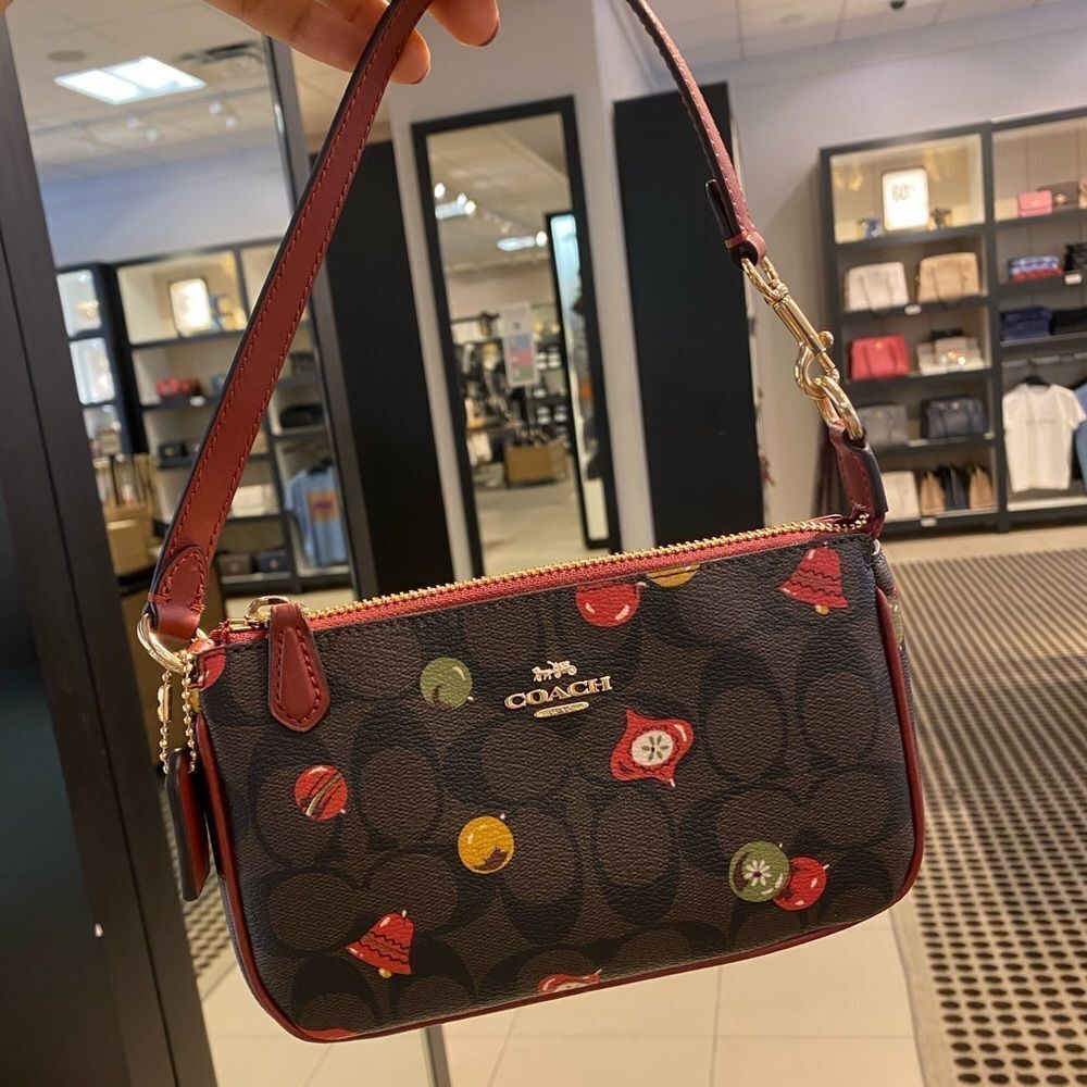NWT Coach Nolita 19 In Signature Canvas‎ wristlet With Ornament Print